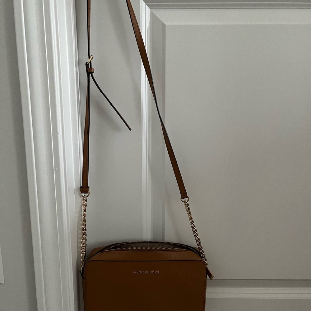 Michael Kors Tan Crossbody Bag with Gold Chain - Picture 2 of 4